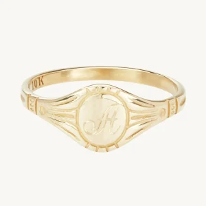 Grand Cygnet Gold Ring